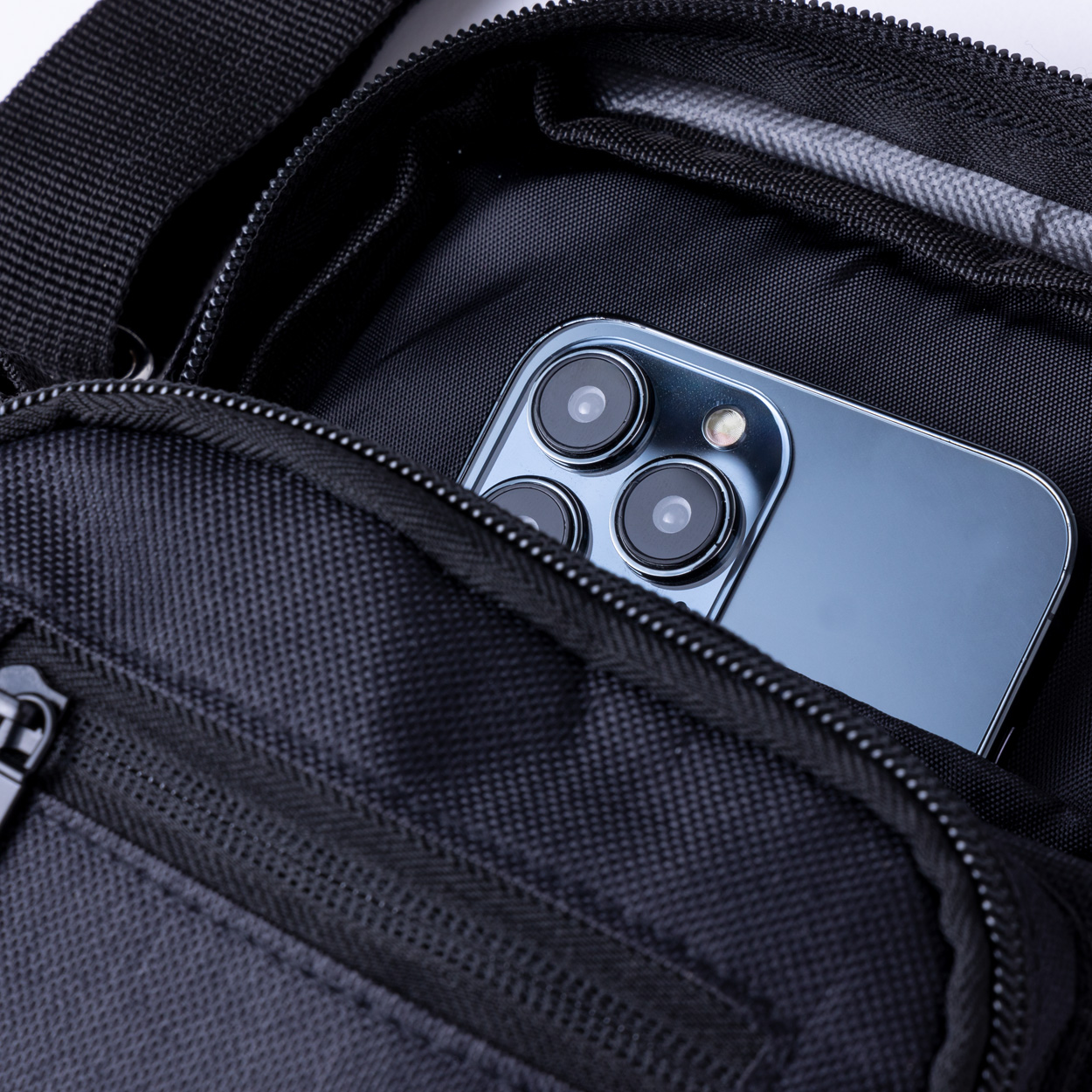 RPET crossbody bag - Image 5